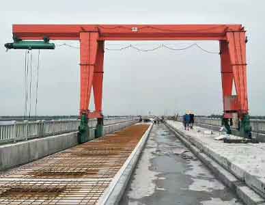 路桥起重机1.jpg