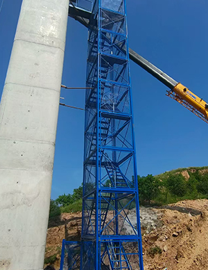 1760348309563008.jpg 安全梯笼3.jpg